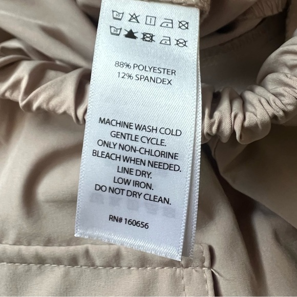 Women’s Beige Cargo Pants NWT - Picture 7 of 7